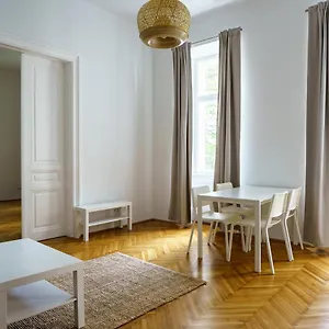 Apartment Naschmarkt, Vienna